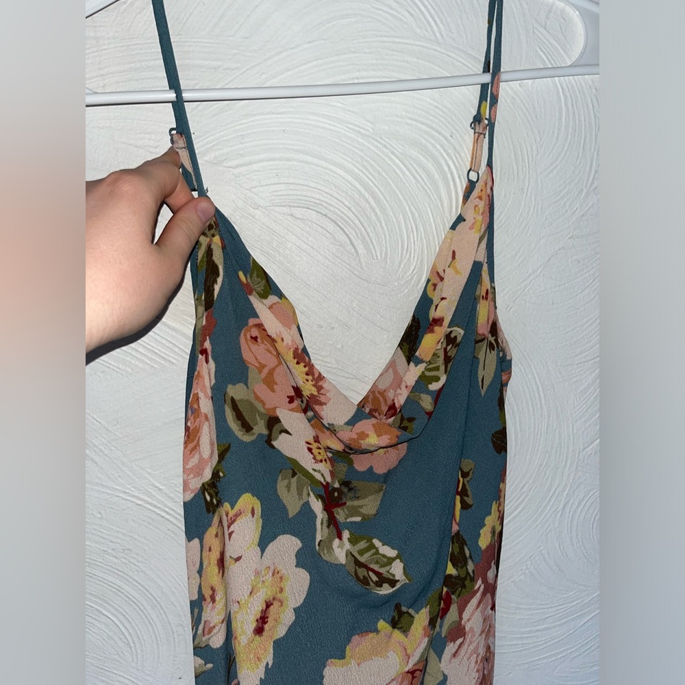 Cowl neck dress. Perfect for spring and summer. Fish tail. Adorable fit. Size M.